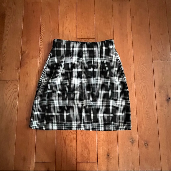 Brandy Melville Black and White Mini Skirt - One Size - Picture 3 of 3
